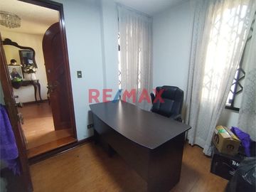 Casa En Venta De Ocasión Por Mudanza - Sta Catalina, La Victoria.