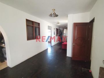 Casa En Venta De Ocasión Por Mudanza - Sta Catalina, La Victoria.