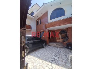 Casa En Venta De Ocasión Por Mudanza - Sta Catalina, La Victoria.