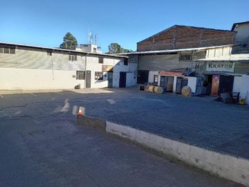 VENTA DE TERRENO INDUSTRIAL CON GALPONES EN UBICACIÓN ESTRATÉGICA