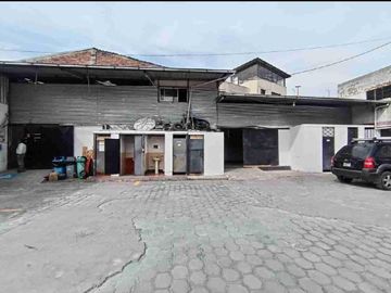 VENTA DE TERRENO INDUSTRIAL CON GALPONES EN UBICACIÓN ESTRATÉGICA
