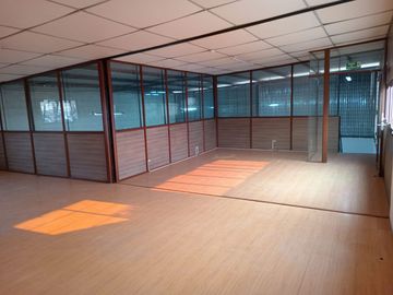 VENTA DE TERRENO INDUSTRIAL CON GALPONES EN UBICACIÓN ESTRATÉGICA