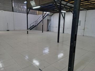 VENTA DE TERRENO INDUSTRIAL CON GALPONES EN UBICACIÓN ESTRATÉGICA