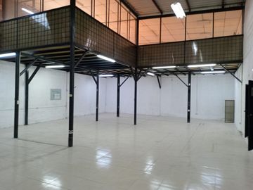 VENTA DE TERRENO INDUSTRIAL CON GALPONES EN UBICACIÓN ESTRATÉGICA
