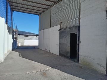 VENTA DE TERRENO INDUSTRIAL CON GALPONES EN UBICACIÓN ESTRATÉGICA