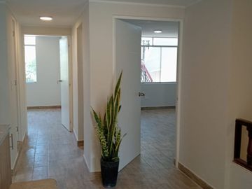 Vendo Encantadora propiedad de dos pisos frente a hermoso Parque