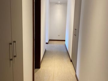 VENDO HERMOSO DEPARTAMENTO EDIFICIO EXCLUSIVO CON VISTA EN CONJUNTO PRIVADO CUMBAYA