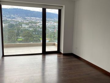 VENDO HERMOSO DEPARTAMENTO EDIFICIO EXCLUSIVO CON VISTA EN CONJUNTO PRIVADO CUMBAYA