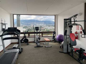 VENDO HERMOSO DEPARTAMENTO EDIFICIO EXCLUSIVO CON VISTA EN CONJUNTO PRIVADO CUMBAYA