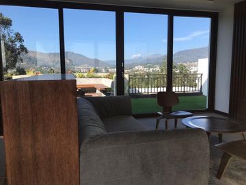 VENDO HERMOSO DEPARTAMENTO EDIFICIO EXCLUSIVO CON VISTA EN CONJUNTO PRIVADO CUMBAYA