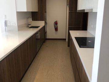 VENDO HERMOSO DEPARTAMENTO EDIFICIO EXCLUSIVO CON VISTA EN CONJUNTO PRIVADO CUMBAYA