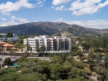 VENDO HERMOSO DEPARTAMENTO EDIFICIO EXCLUSIVO CON VISTA EN CONJUNTO PRIVADO CUMBAYA
