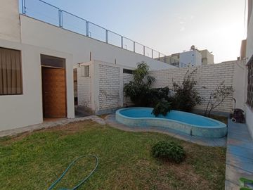 Casa De 284 M2 En Urb. Higuereta