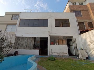 Casa De 284 M2 En Urb. Higuereta