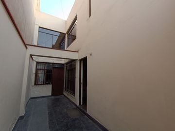 Casa De 284 M2 En Urb. Higuereta