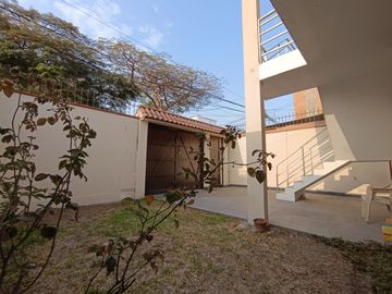 Casa De 284 M2 En Urb. Higuereta