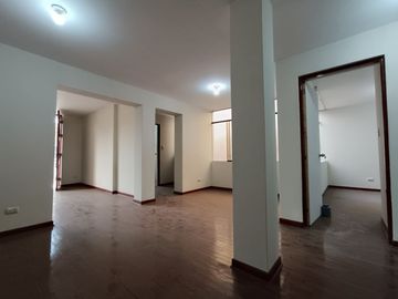 Casa De 284 M2 En Urb. Higuereta