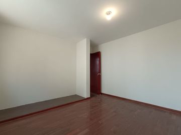 Casa De 284 M2 En Urb. Higuereta
