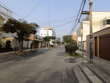 Casa De 284 M2 En Urb. Higuereta