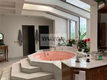 Casa en Venta en Bosques de las Lomas