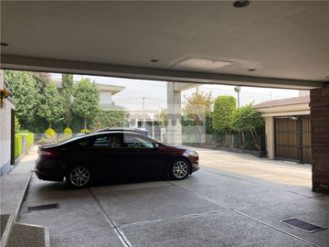 Casa en Venta en Bosques de las Lomas