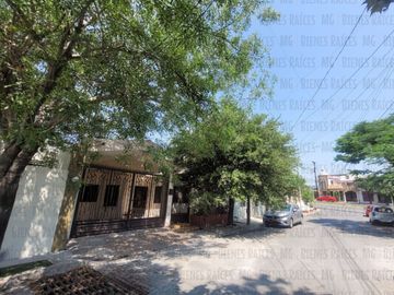 Casa D UNA SOLA PLANTA n venta Los Cedros abajo de Cumbres 3er Sector, a 30m de esquina, a 2 cuadras de parque, a 1.3km (4 min) de Paseo de los Leones