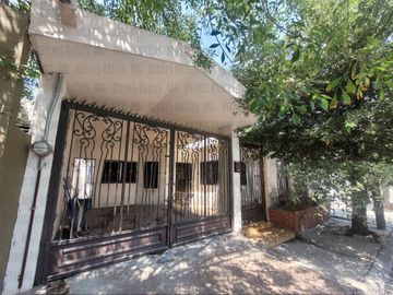 Casa D UNA SOLA PLANTA n venta Los Cedros abajo de Cumbres 3er Sector, a 30m de esquina, a 2 cuadras de parque, a 1.3km (4 min) de Paseo de los Leones