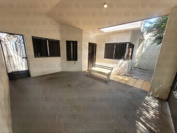Casa D UNA SOLA PLANTA n venta Los Cedros abajo de Cumbres 3er Sector, a 30m de esquina, a 2 cuadras de parque, a 1.3km (4 min) de Paseo de los Leones