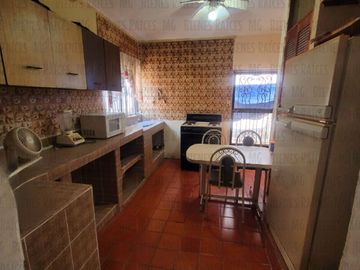 Casa D UNA SOLA PLANTA n venta Los Cedros abajo de Cumbres 3er Sector, a 30m de esquina, a 2 cuadras de parque, a 1.3km (4 min) de Paseo de los Leones