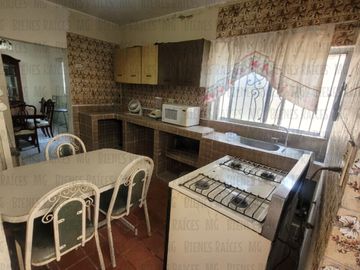 Casa D UNA SOLA PLANTA n venta Los Cedros abajo de Cumbres 3er Sector, a 30m de esquina, a 2 cuadras de parque, a 1.3km (4 min) de Paseo de los Leones