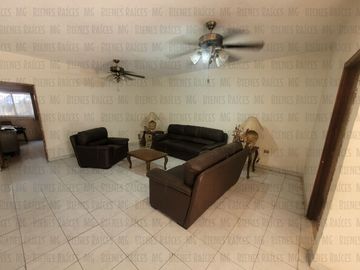 Casa D UNA SOLA PLANTA n venta Los Cedros abajo de Cumbres 3er Sector, a 30m de esquina, a 2 cuadras de parque, a 1.3km (4 min) de Paseo de los Leones