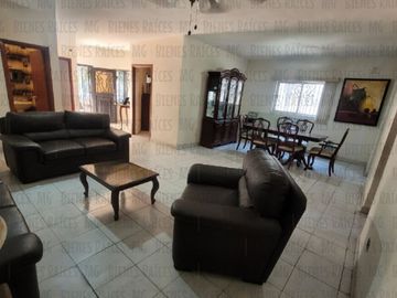 Casa D UNA SOLA PLANTA n venta Los Cedros abajo de Cumbres 3er Sector, a 30m de esquina, a 2 cuadras de parque, a 1.3km (4 min) de Paseo de los Leones