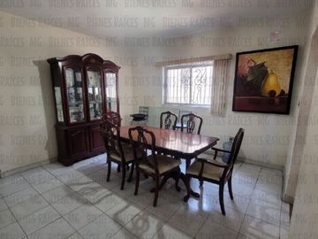 Casa D UNA SOLA PLANTA n venta Los Cedros abajo de Cumbres 3er Sector, a 30m de esquina, a 2 cuadras de parque, a 1.3km (4 min) de Paseo de los Leones