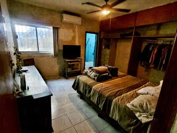 Casa D UNA SOLA PLANTA n venta Los Cedros abajo de Cumbres 3er Sector, a 30m de esquina, a 2 cuadras de parque, a 1.3km (4 min) de Paseo de los Leones