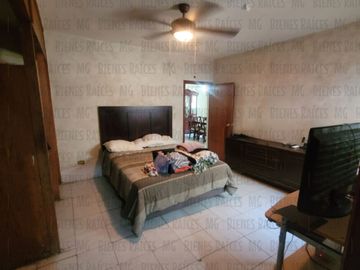 Casa D UNA SOLA PLANTA n venta Los Cedros abajo de Cumbres 3er Sector, a 30m de esquina, a 2 cuadras de parque, a 1.3km (4 min) de Paseo de los Leones