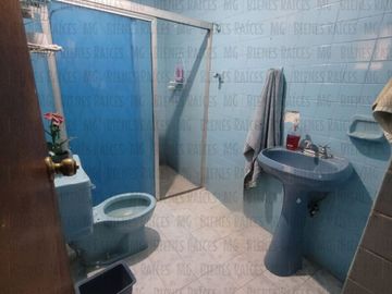 Casa D UNA SOLA PLANTA n venta Los Cedros abajo de Cumbres 3er Sector, a 30m de esquina, a 2 cuadras de parque, a 1.3km (4 min) de Paseo de los Leones