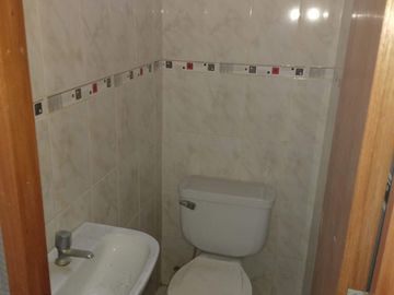 VENTA DE CASA EN SAN BARTOLO CON DOS DEPARTAMENTOS INDEPENDIENTES