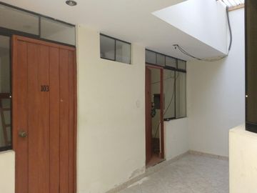 VENTA DE CASA EN SAN BARTOLO CON DOS DEPARTAMENTOS INDEPENDIENTES