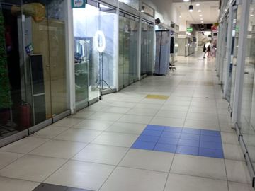 VENTA LOCAL EN 2 NIVEL GAMA MODA LA VICTORIA