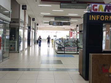 VENTA LOCAL EN 2 NIVEL GAMA MODA LA VICTORIA