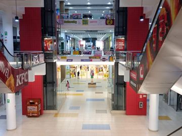 VENTA LOCAL EN 2 NIVEL GAMA MODA LA VICTORIA