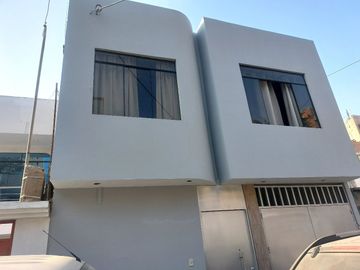 VENTA DE CASA EN ATE VITARTE URBANIZACION SANTA CLARA