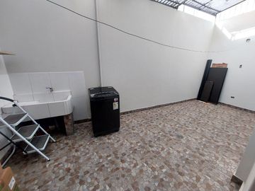 VENTA DE CASA EN ATE VITARTE URBANIZACION SANTA CLARA