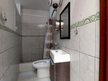 VENTA DE CASA EN ATE VITARTE URBANIZACION SANTA CLARA