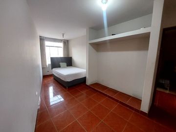 VENTA DE CASA EN ATE VITARTE URBANIZACION SANTA CLARA