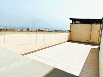 ✨🏠 Amplio, iluminado y frente a la 🏊‍♀️ piscina: Dúplex familiar en el mejor clima de Lima ☀️🌿