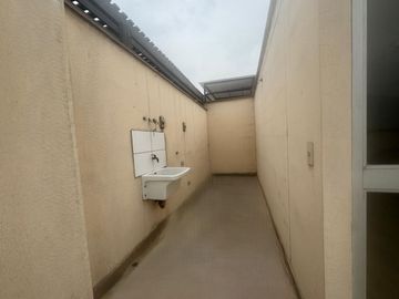 ✨🏠 Amplio, iluminado y frente a la 🏊‍♀️ piscina: Dúplex familiar en el mejor clima de Lima ☀️🌿