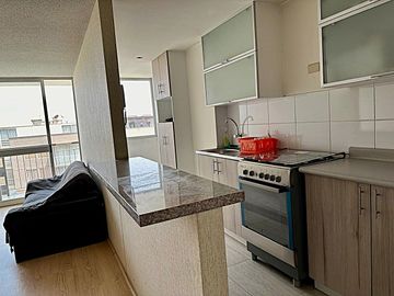 ✨🏠 Amplio, iluminado y frente a la 🏊‍♀️ piscina: Dúplex familiar en el mejor clima de Lima ☀️🌿