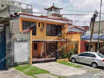 ¡Casa de Remate en Venta en Héroes de Padierna Tlalpan CDMX!