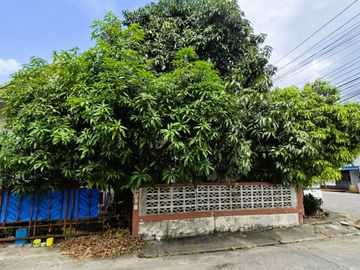 Corner Unit with Extra Space at a Great Price!Twin House for Sale at Baan Pruksa 8 Nakhon Chai Si – 2 Storeys, 36 Sq.wah, Main Road Location